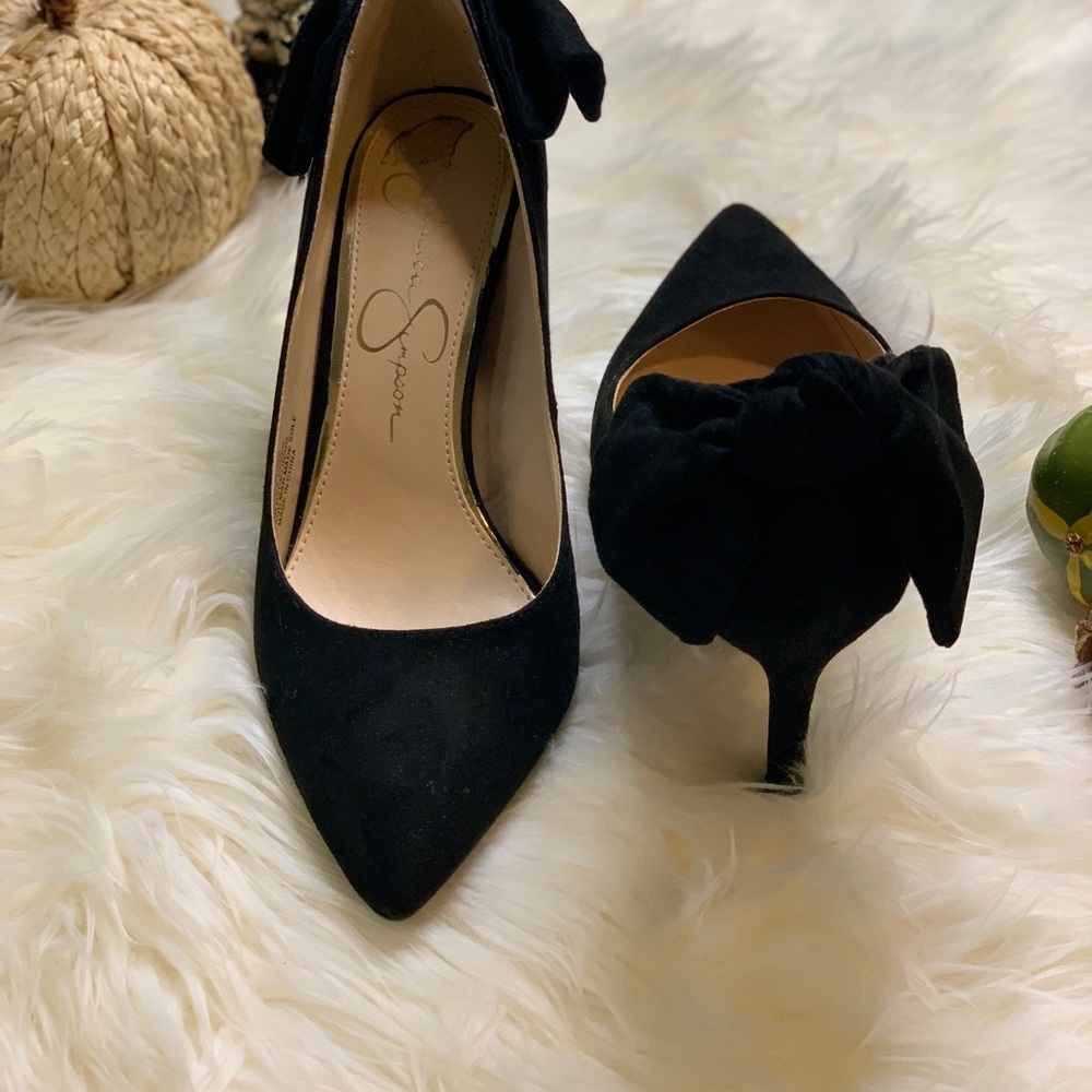 Jessica Simpson size 6.5 black pumps